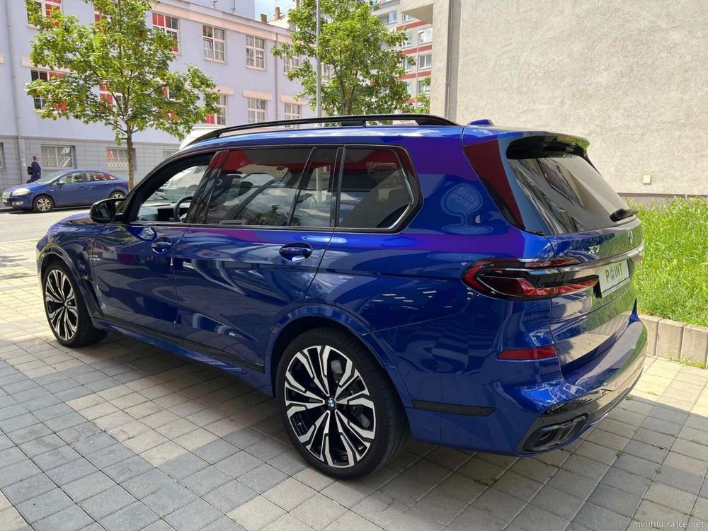 BMW X7 M60i Monost pronjmu Swarovsk