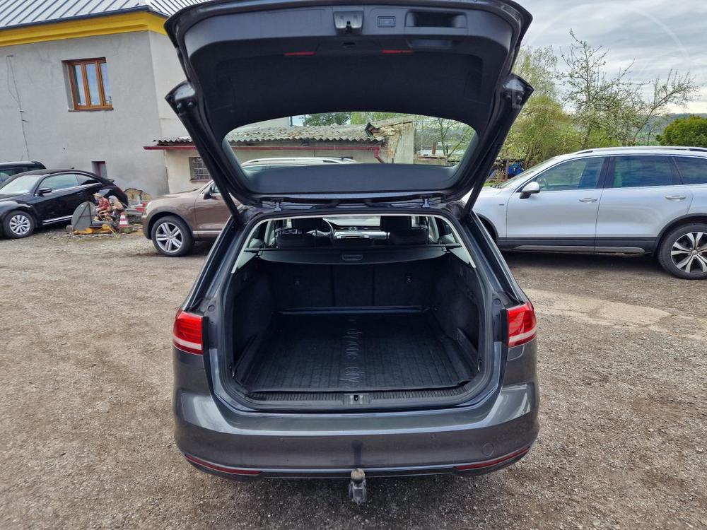 Volkswagen Passat 1,6TDI COMFORTLINE 4XVYHEV TZ