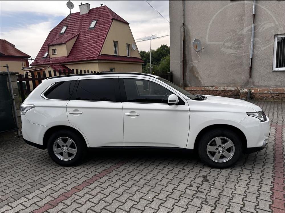 Mitsubishi Outlander 2,3 INTENSE+ DI-D 4WD