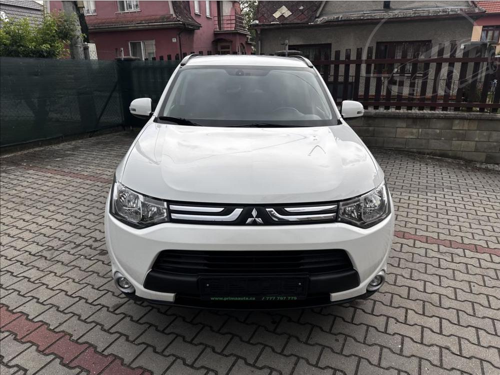 Mitsubishi Outlander 2,3 INTENSE+ DI-D 4WD