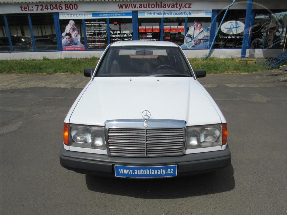 Mercedes-Benz 124 2,0 77kW Automat Sedan