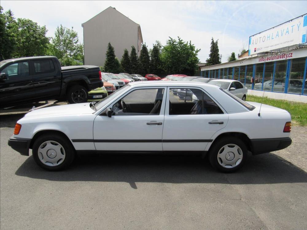 Mercedes-Benz 124 2,0 77kW Automat Sedan