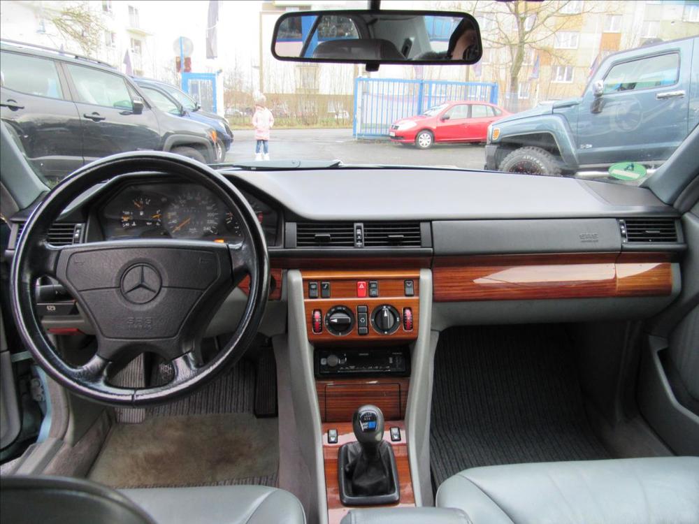 Mercedes-Benz 124 2,2 i Coupe