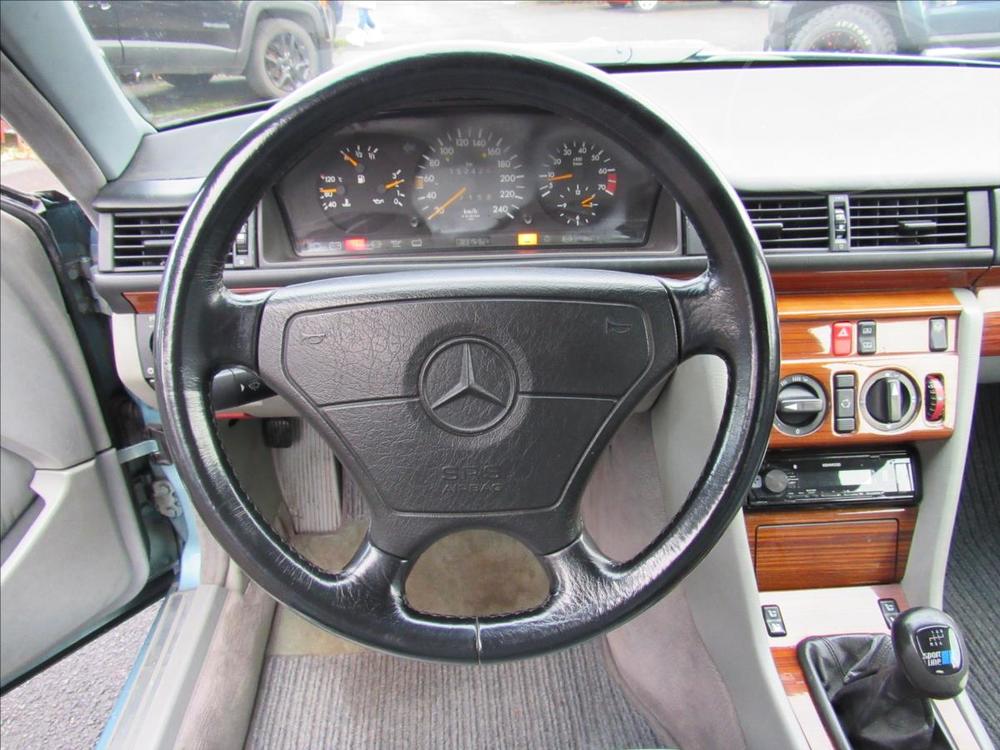 Mercedes-Benz 124 2,2 i Coupe