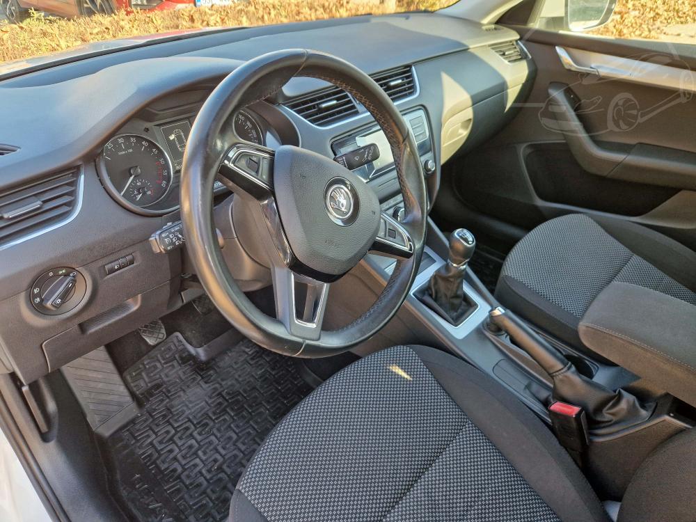 koda Octavia 1,6 TDI, 81kW, servis. kniha