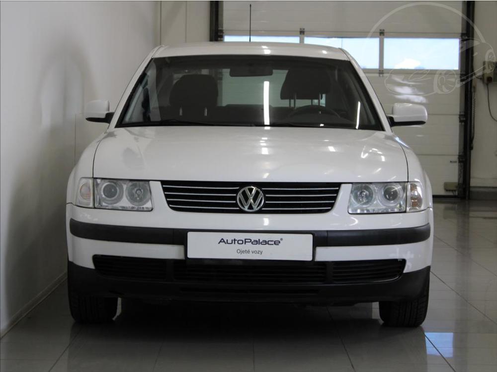 Volkswagen Passat 1,6 i 74kW 124 050km 2.majitel