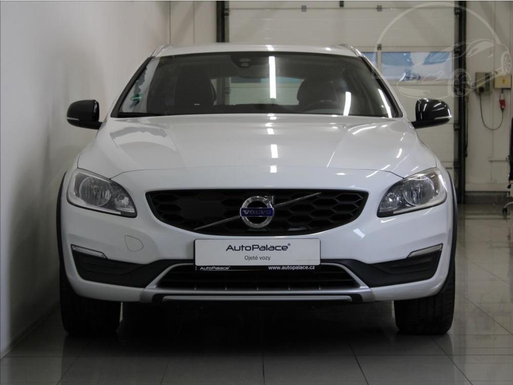 Volvo V60 2,4 D4 AWD Cross Country 1.maj