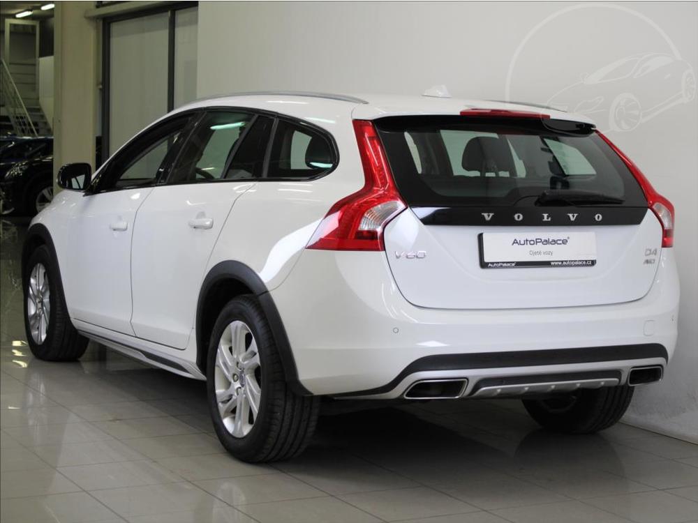 Volvo V60 2,4 D4 AWD Cross Country 1.maj