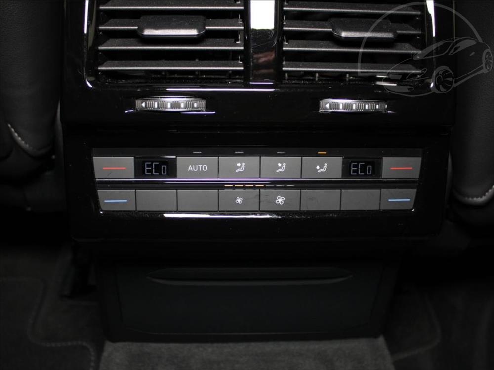 Volkswagen Touareg 3,0 TDi 210kW R-line 36tkm.R