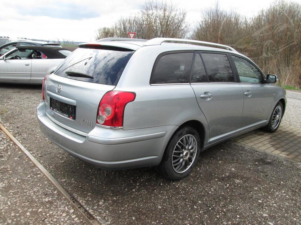 Toyota Avensis 2,2  130 KW