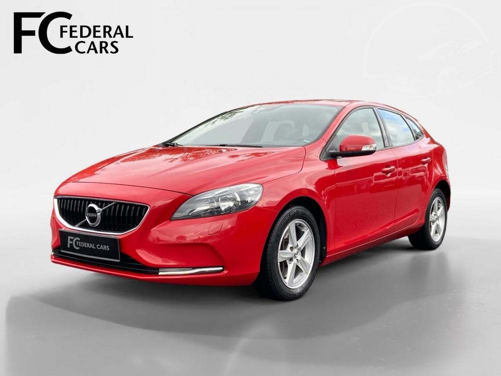 Prodm Volvo V40 D2 FWD // REZERVACE