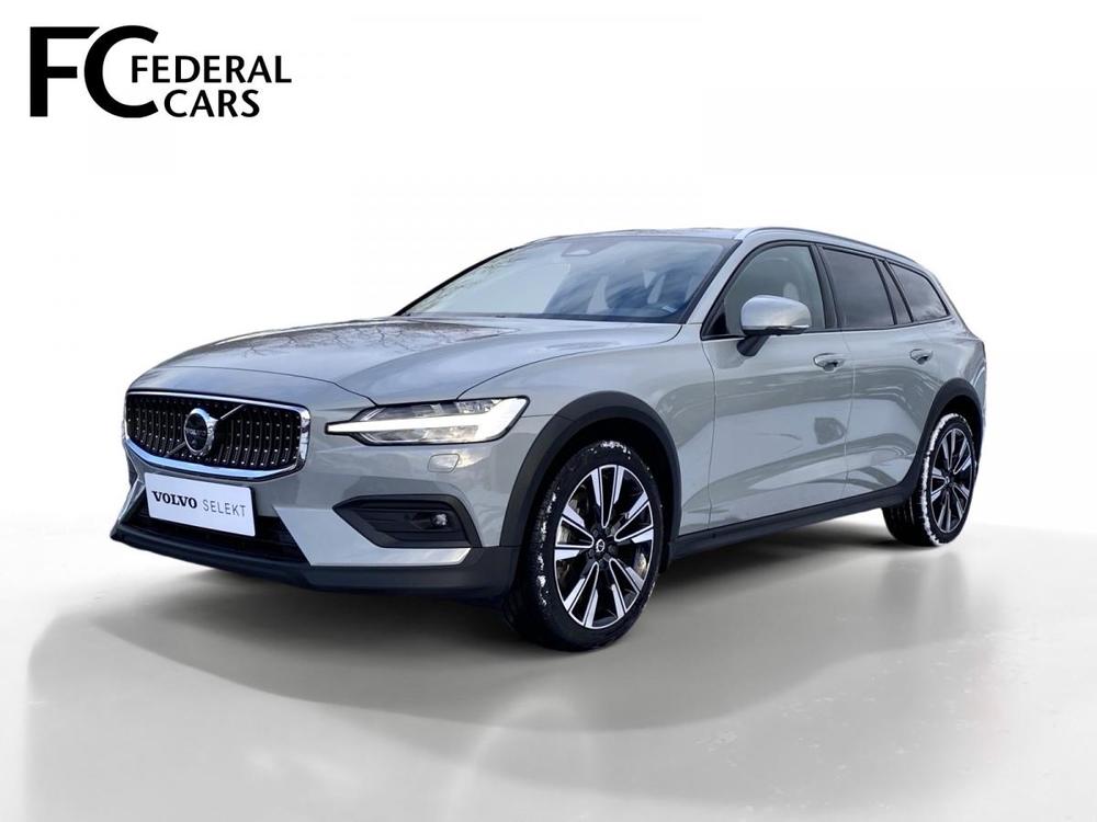 Prodm Volvo V60 CC B5 AWD // PLUS // REZERVACE