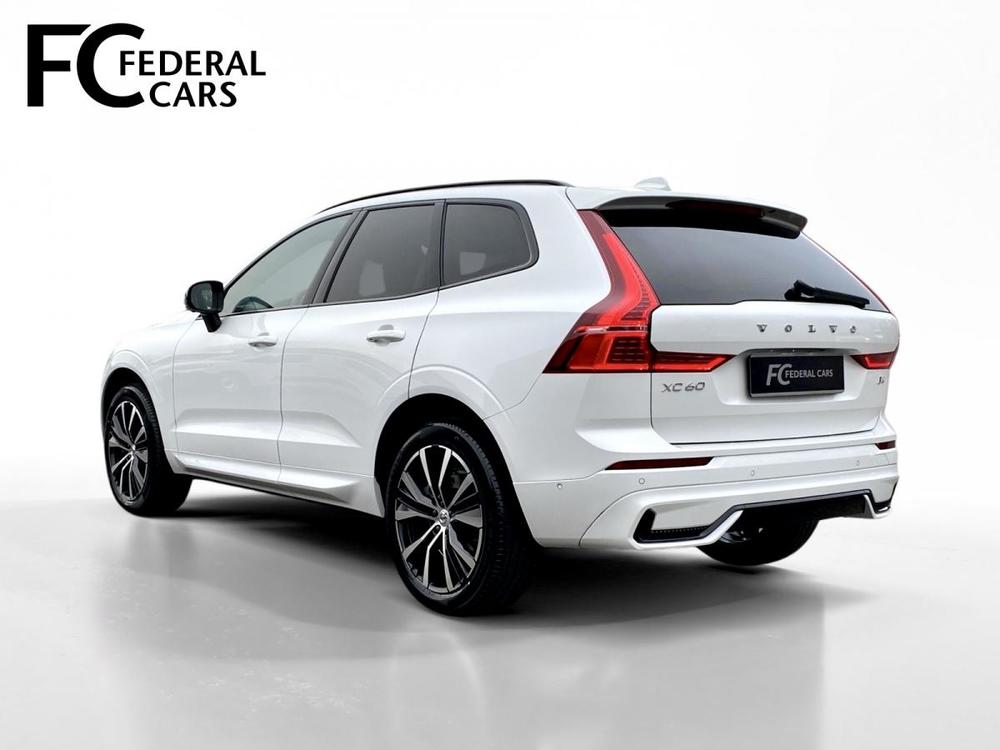 Volvo XC60 B4 (benzn) FWD // DARK + kola