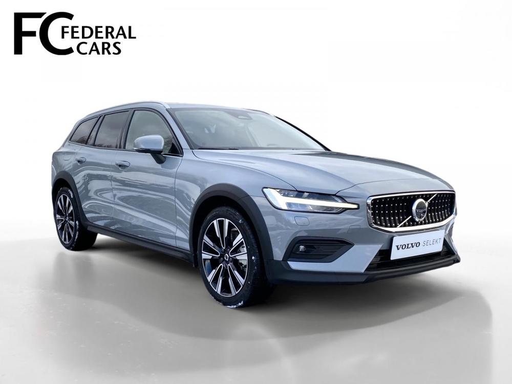 Volvo V60 CC B5 AWD // PLUS // REZERVACE