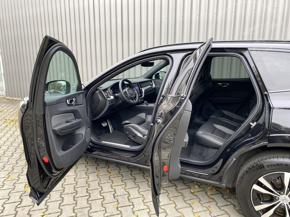 Volvo XC60 B4 (nafta) AWD R-DESIGN