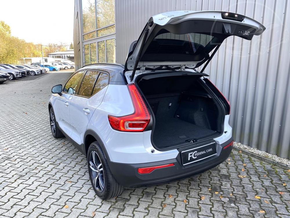 Volvo XC40 B4 FWD // R-DESIGN //