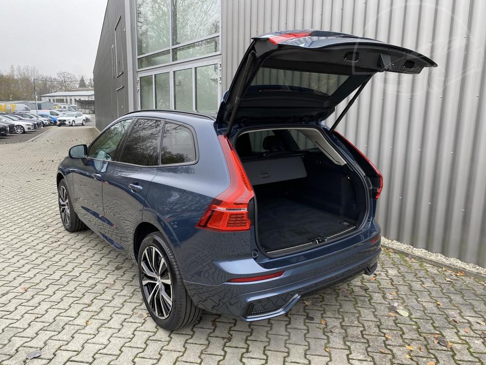 Volvo XC60 B4 (benzn) FWD // PLUS DARK