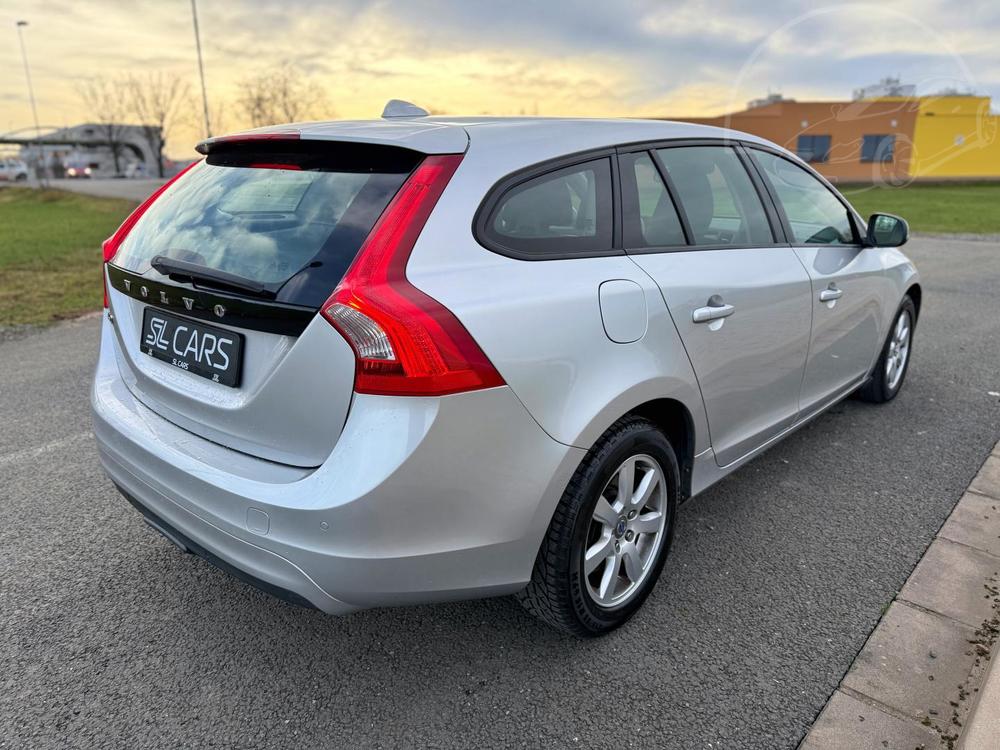 Volvo V60 2.0 D3 5-VLEC NAVIGACE XENONY