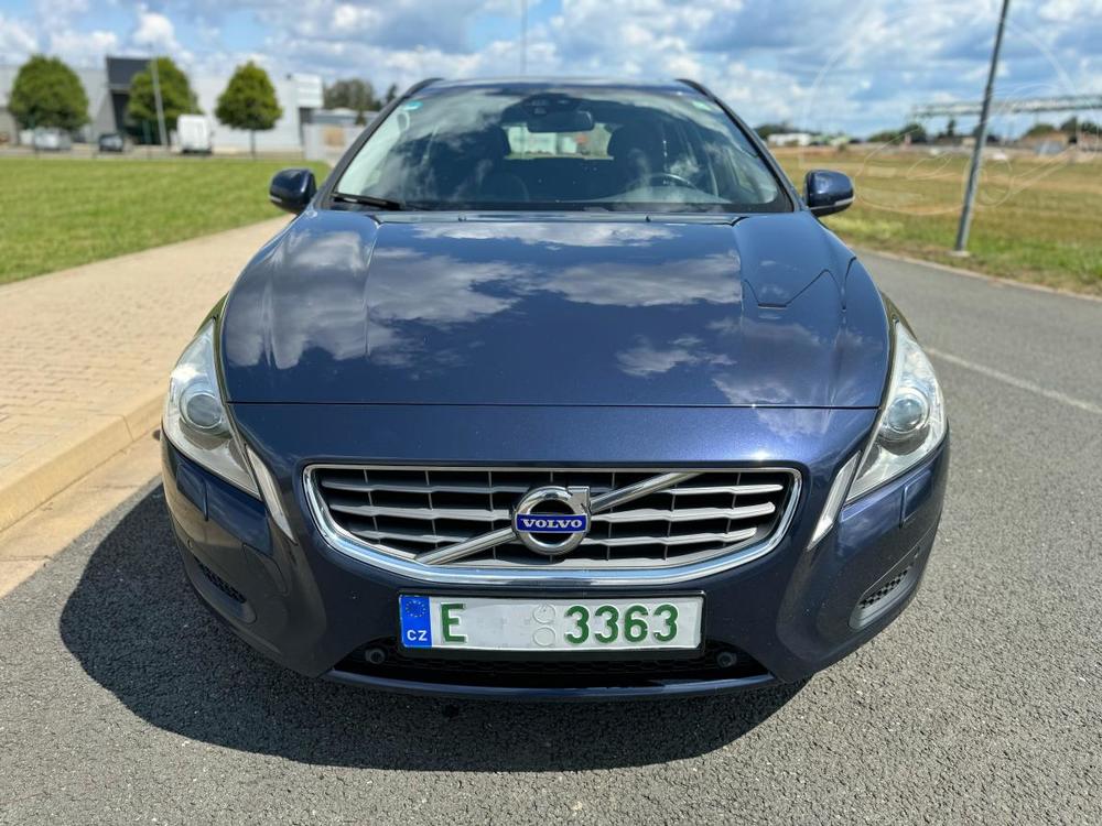 Volvo V60 2.0 D4 5-VLEC XENONY NAVIGACE