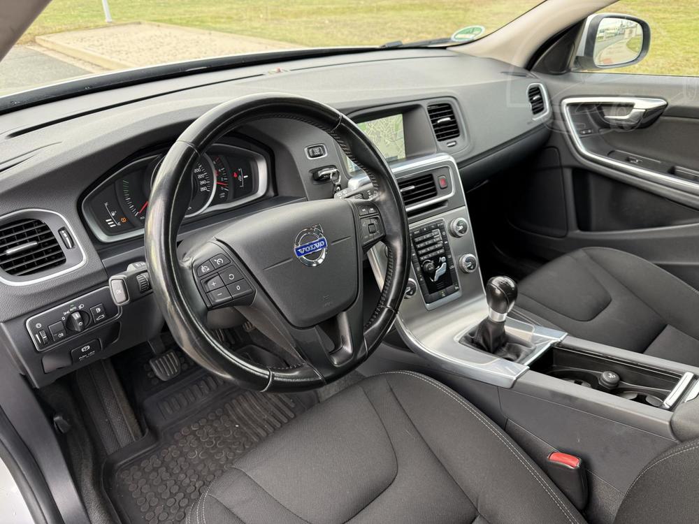 Volvo V60 2.0 D3 5-VLEC NAVIGACE XENONY