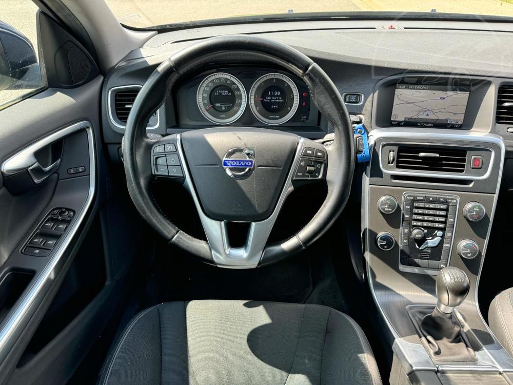 Volvo V60 2.0 D4 5-VLEC XENONY NAVIGACE