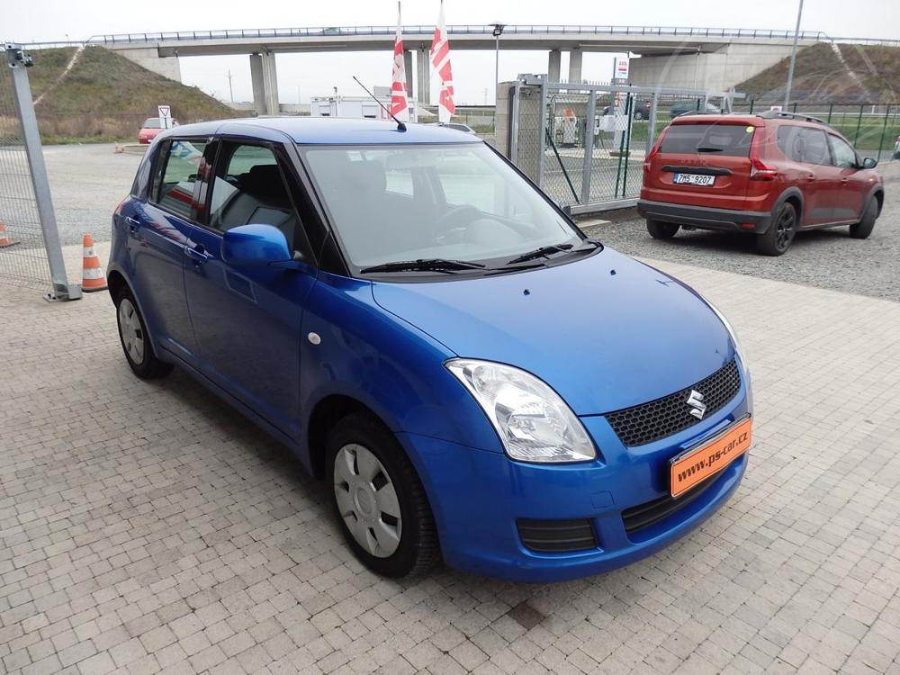 Suzuki Swift 1,3i KLIMA, ZLOHOVNO