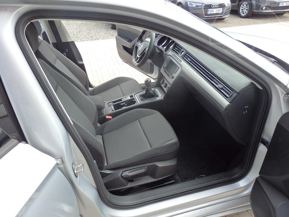 Volkswagen Passat 2.0 TDI 110 kW NAVI, 1.MAJITEL