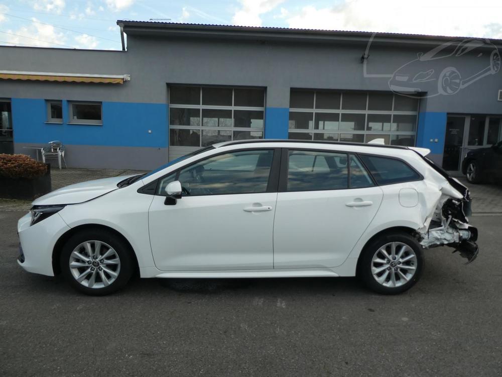 Toyota Corolla Kombi 1,8i hybrid navigace