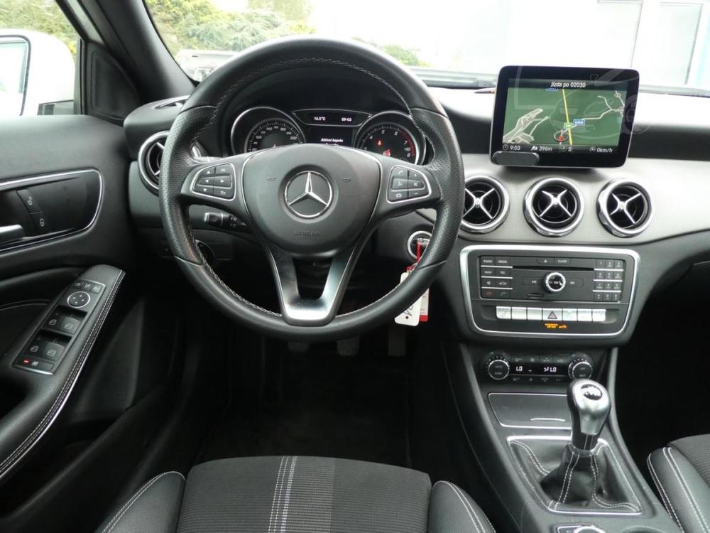 Mercedes-Benz GLA 180 i 90kW navigace  závěs