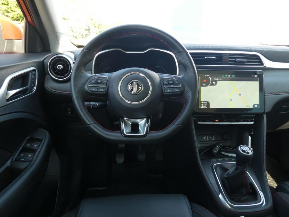 MG ZS 1,0i 82kW panorama navigace