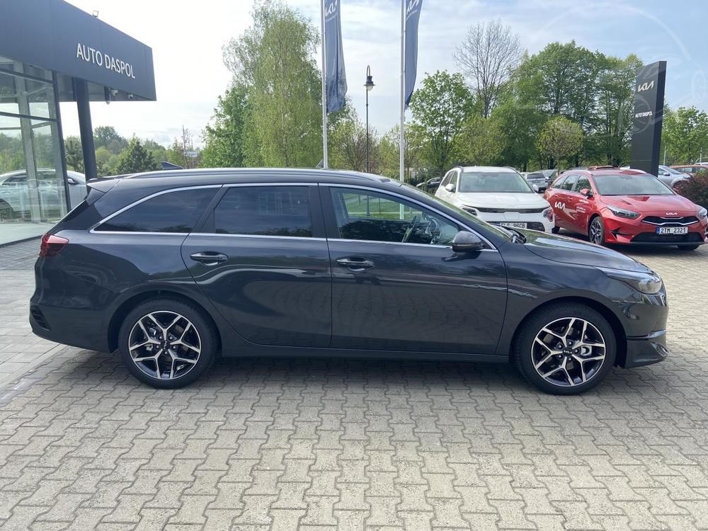 Kia Ceed SW CD 1,5 T-GDi 7DCT TOP 2025