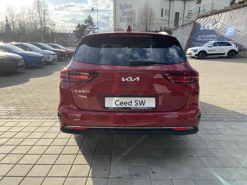 Kia Ceed 1,5T TOP  automat *ref. vz*