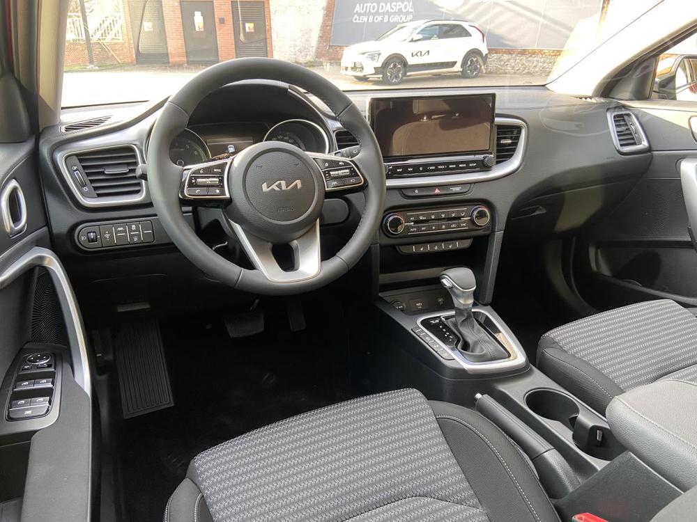 Kia Ceed 1,5T TOP  automat *ref. vz*