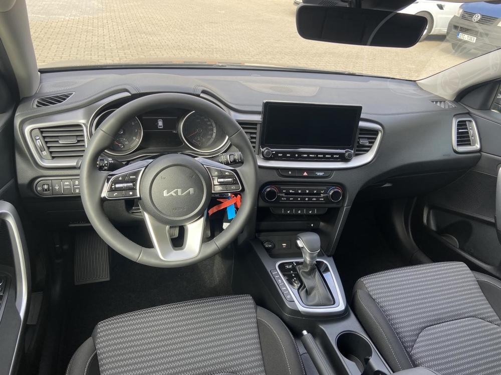 Kia Ceed 1,5 TOP automat *ref. vz*