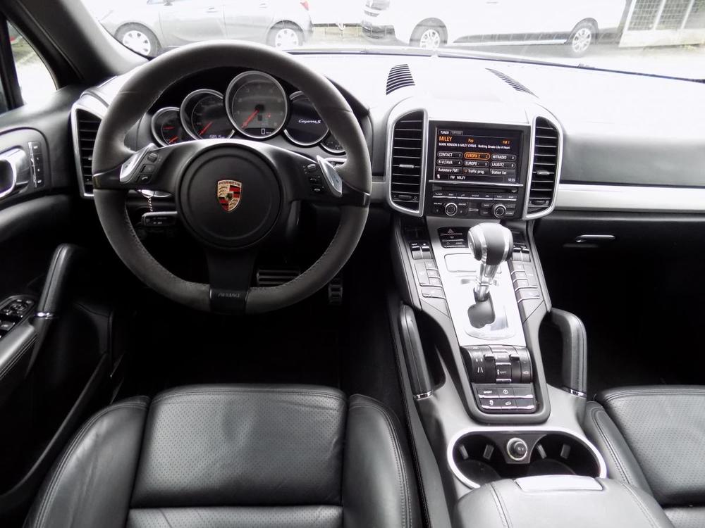 Porsche Cayenne 4.8 V8