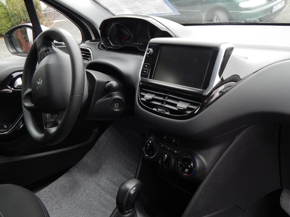 Peugeot 208 1,2 i