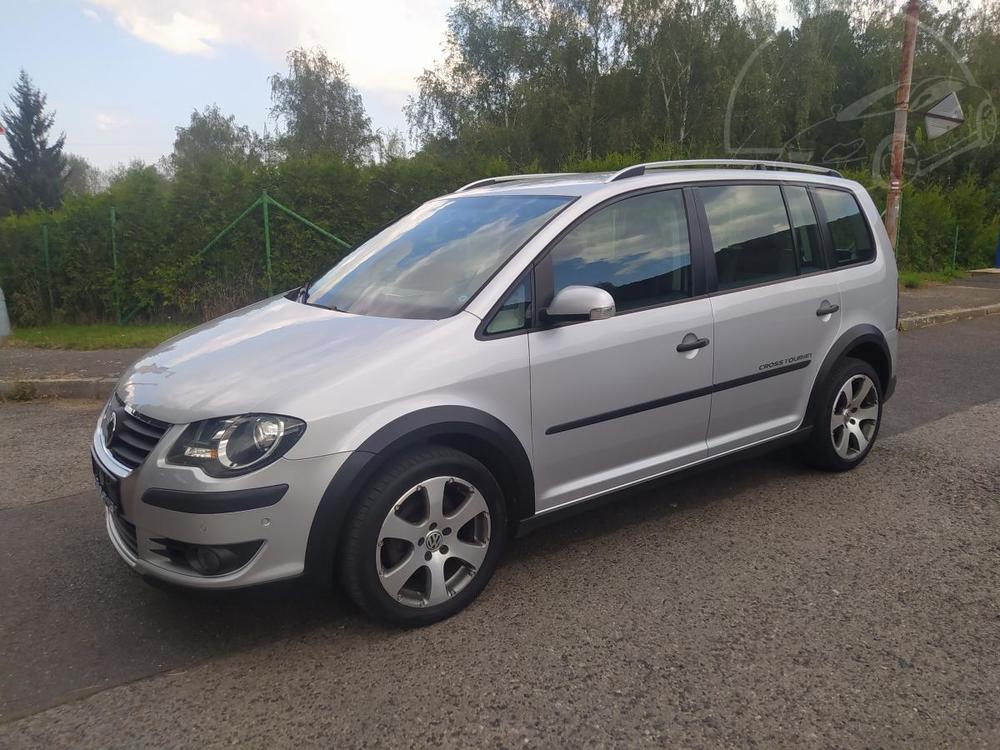 Volkswagen Touran 2,0 TDI Cross 7 míst