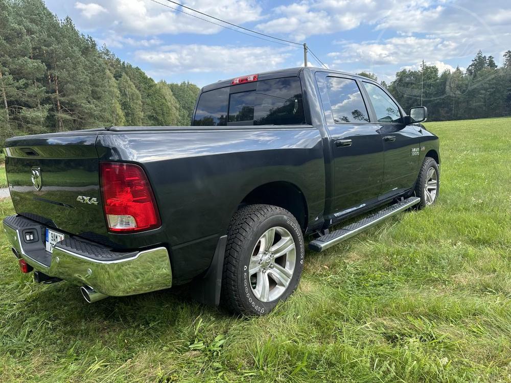 Dodge Ram SLT V8 5.7 HEMI 4x4 Crew Cab