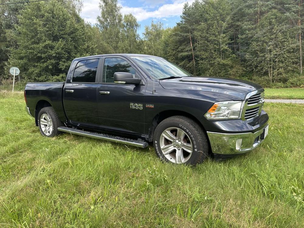 Dodge Ram SLT V8 5.7 HEMI 4x4 Crew Cab