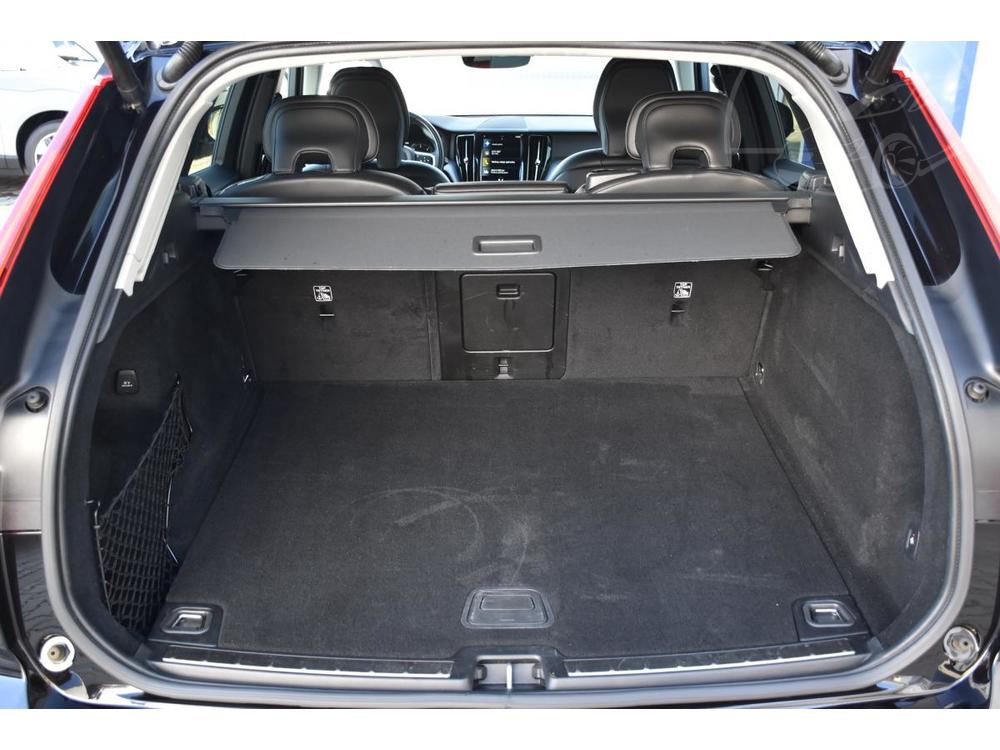 Volvo XC60 B4 MOMENTUM AUT 1.maj.