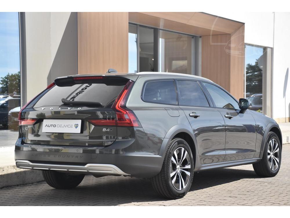 Volvo V90 CC B4 AWD AUT REZERVACE