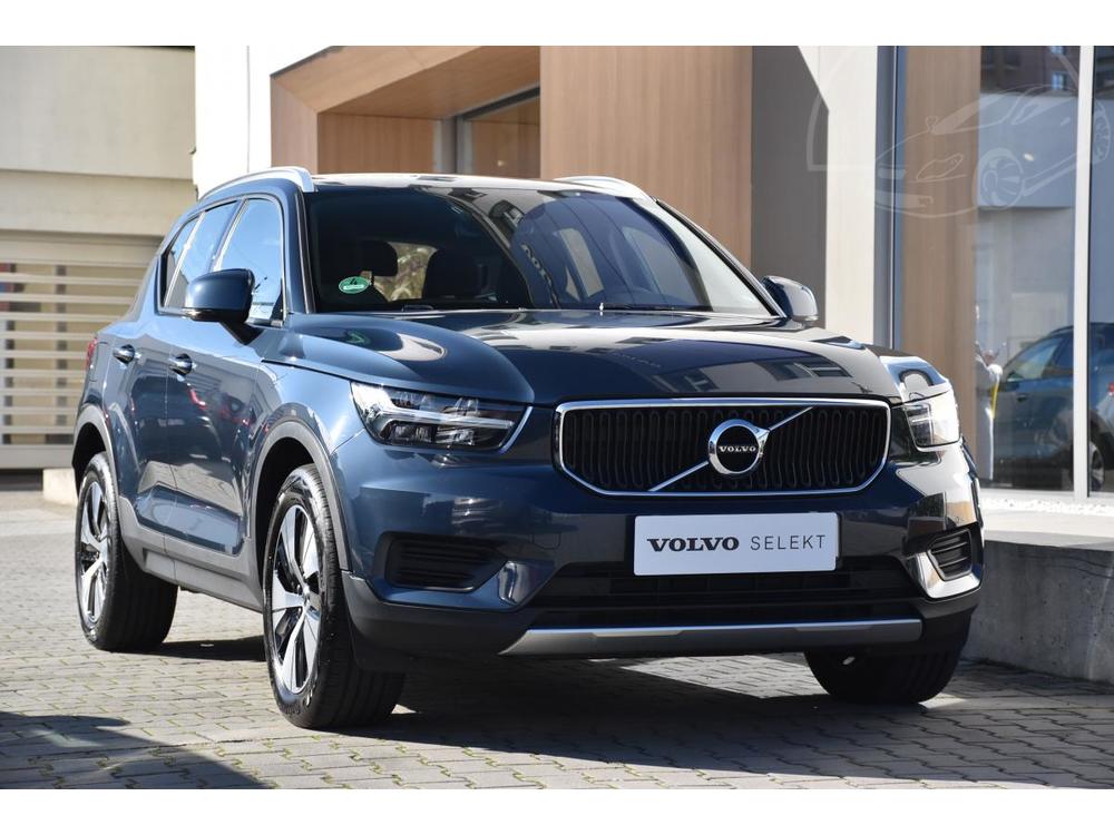 Volvo XC40 B4 AWD MOMENTUM REZERVACE