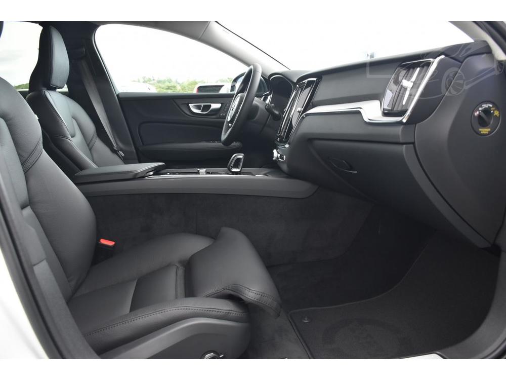 Volvo V60 B4 PLUS DARK AUT 1.maj.