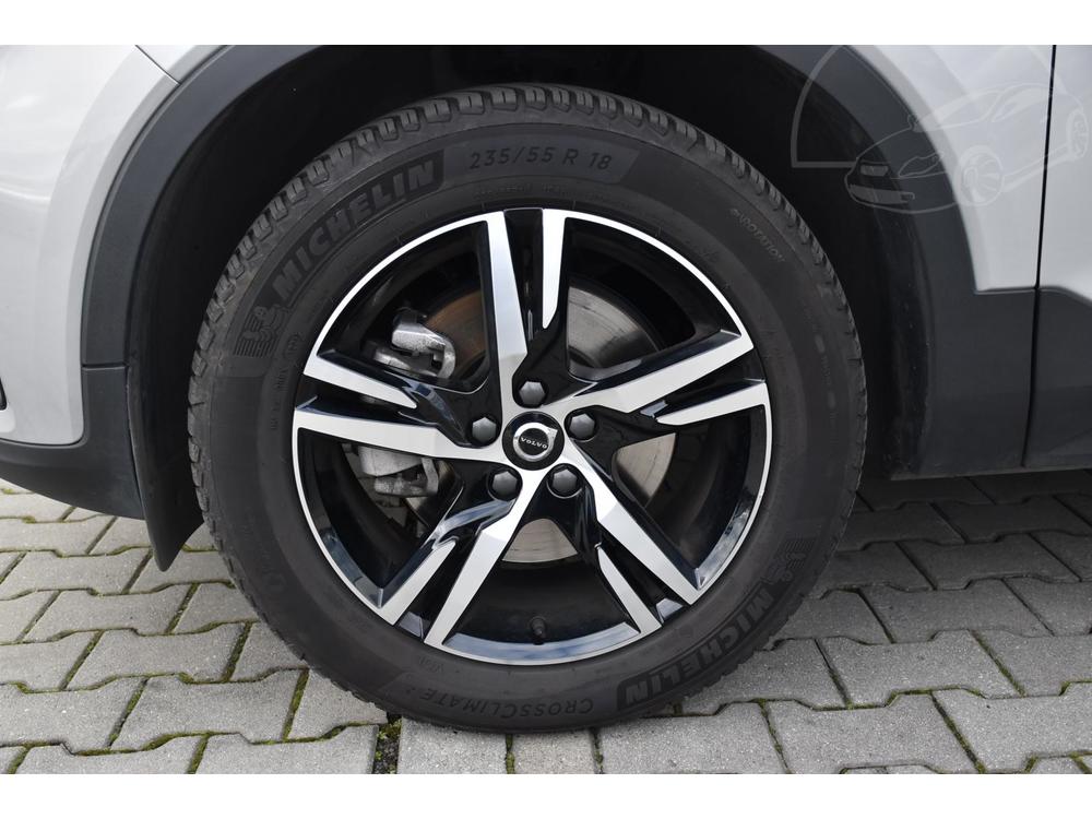 Volvo XC40 B3 PLUS DARK AUT 1.maj CZ