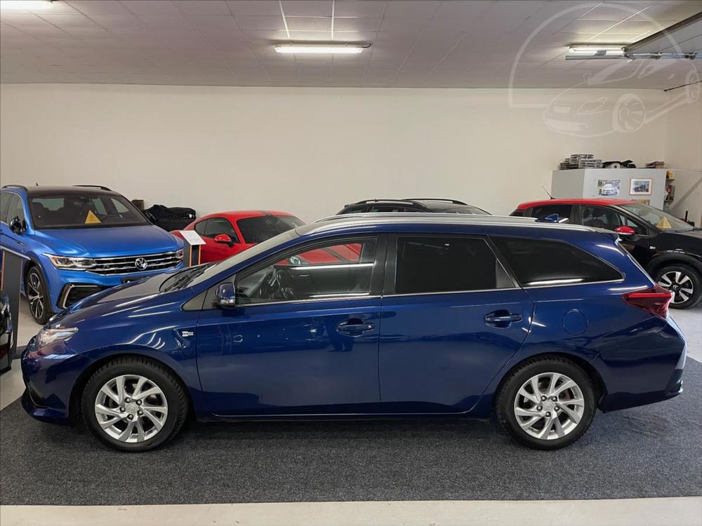 Toyota Auris 1,6 D-4D 82kW,CZ,po servisu