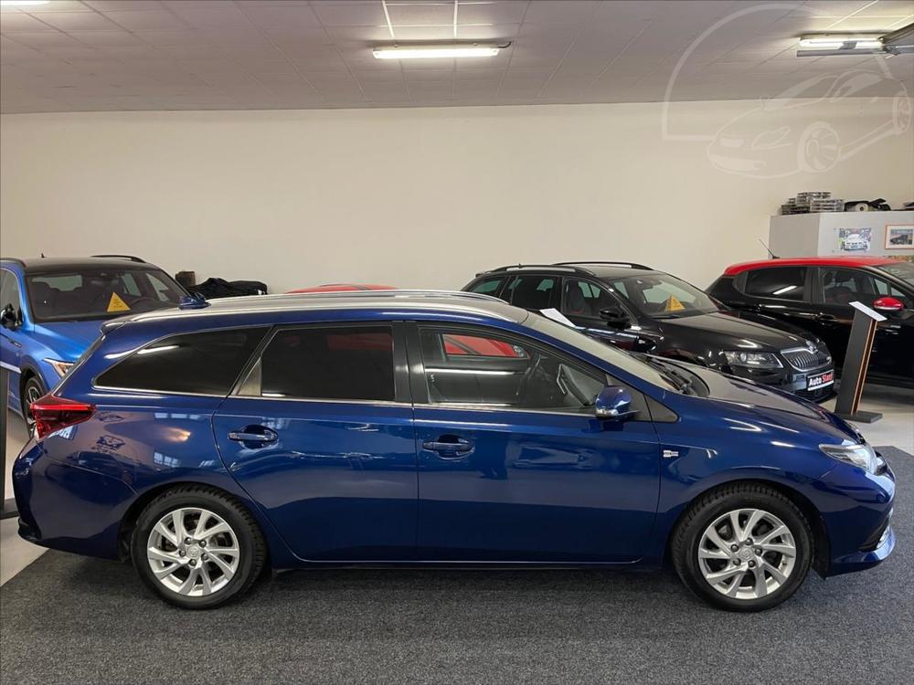 Toyota Auris 1,6 D-4D 82kW,CZ,po servisu