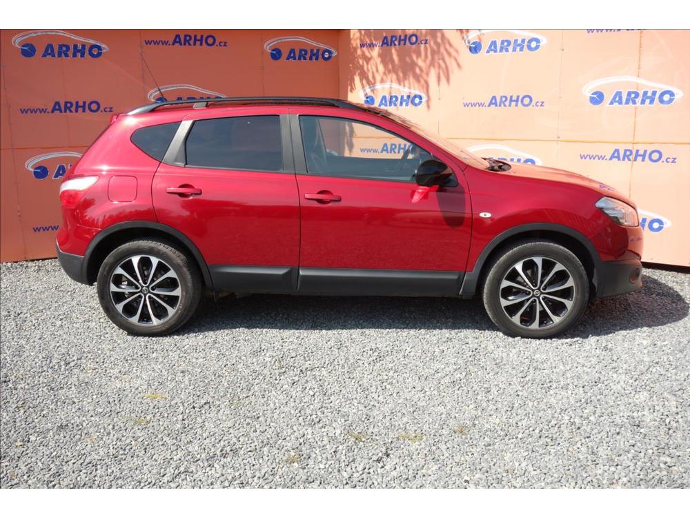 Nissan Qashqai 1,6 i, R, 1 MAJ., PANORAMA.