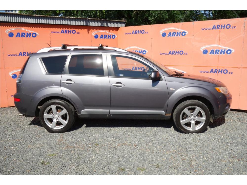 Mitsubishi Outlander 2,0 DI-D, R, 1 MAJ., 7MST.