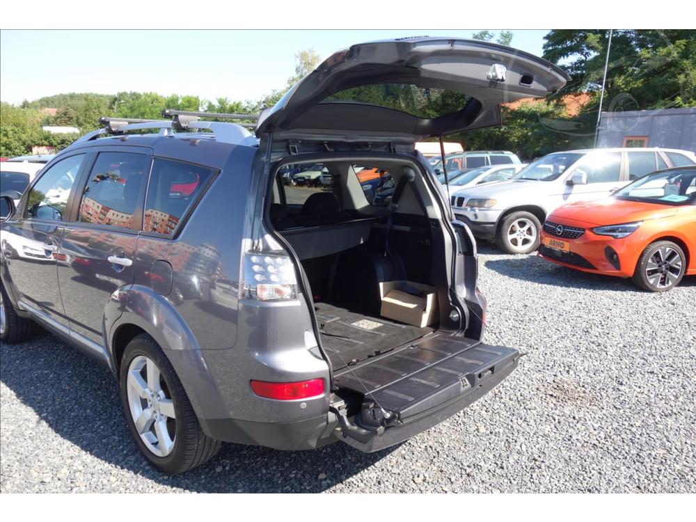 Mitsubishi Outlander 2,0 DI-D, R, 1 MAJ., 7MST.