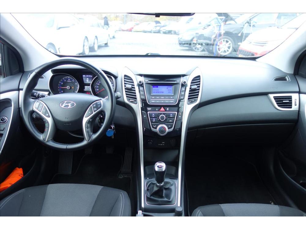 Hyundai i30 1,6 i, R, 1 MAJ., SERVIS.KN.